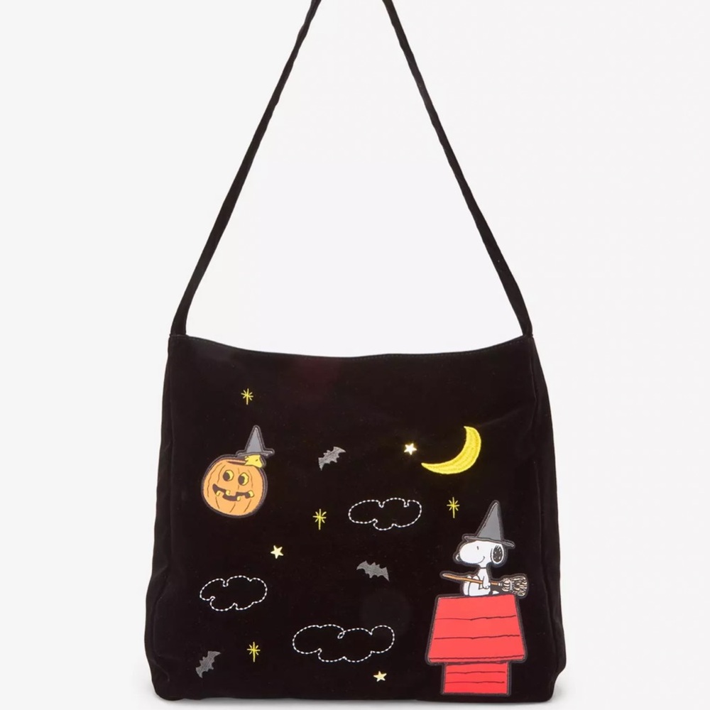 Her Universe Peanuts Snoopy Woodstock Halloween Hobo
Bag